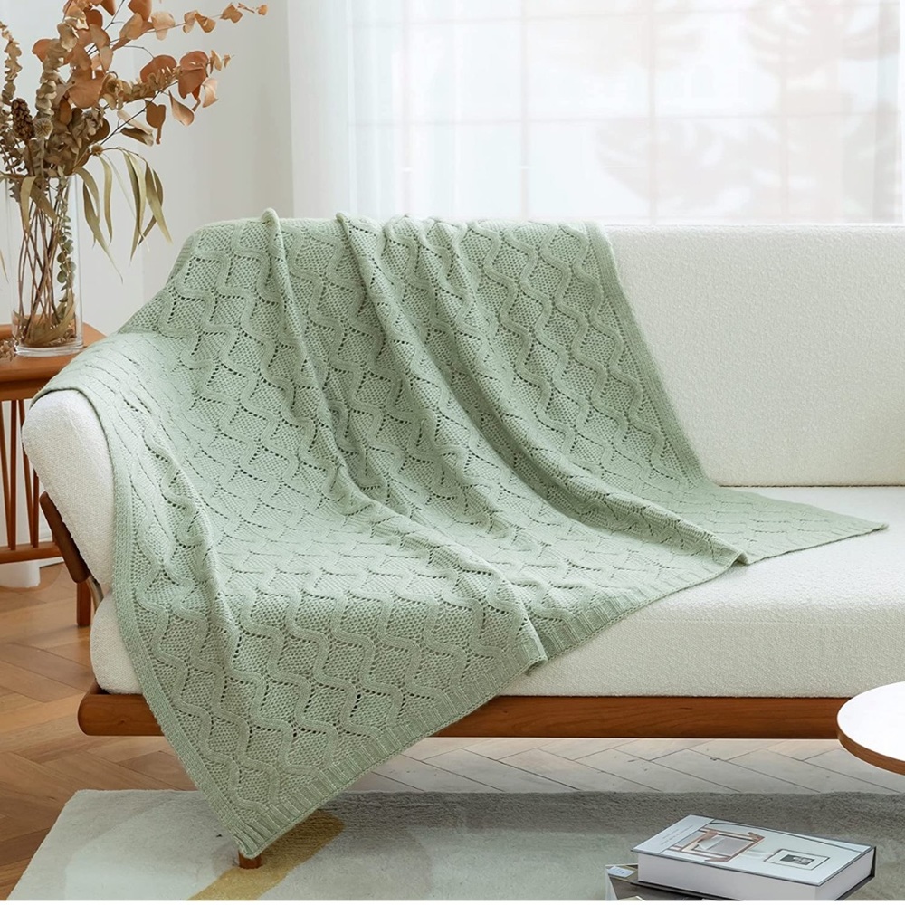 NEW Amélie Home Lightweight Wave Pattern Knit Throw Blanket Cozy Soft Warm 50x60